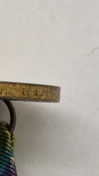 Original amerikansk sejrsmedalje fra Første Verdenskrig (World War I Victory Medal).  Navngiven