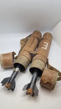 Ekstremt sjældent og komplet sæt Energa geværgranater for M1 Garand. Bemærk at eksercerpatronerne medfølger