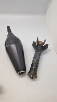 Ekstremt sjældent og komplet sæt Energa geværgranater for M1 Garand. Bemærk at eksercerpatronerne medfølger