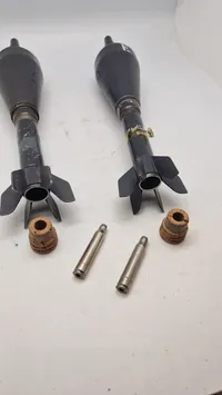 Ekstremt sjældent og komplet sæt Energa geværgranater for M1 Garand. Bemærk at eksercerpatronerne medfølger