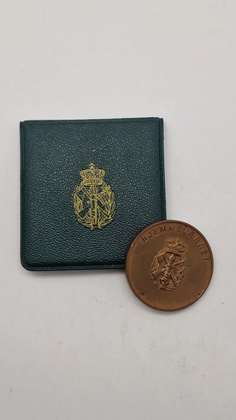 Original mønt fra det danske hjemmeværn for duelighedskydning med æske