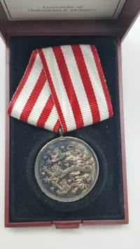 Originalt eks af Forsvarets medalje for international tjeneste 1948-2009 med æske.
