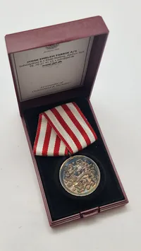 Originalt eks af Forsvarets medalje for international tjeneste 1948-2009 med æske.