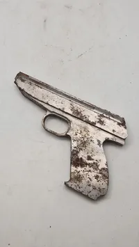 Halvfremstillet pistol fremstillet til Tyskerne  Holeby diesel motorfabrik Maribo, er aldrig lavet færdig da krigen sluttede