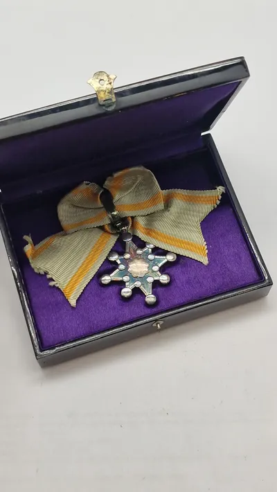 Original  Japansk Medalje Orders of the Sacred Treasure 8 klasse for Damer WW2