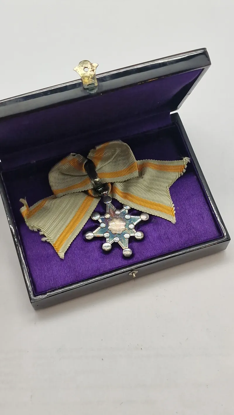 Original  Japansk Medalje Orders of the Sacred Treasure 8 klasse for Damer WW2