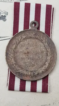 Original bulgarsk mindemedalje for den serbisk-bulgarske krig i 1885 samt urkunde