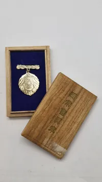 Originalt fortjensttegn fra Patriotic Women's Association (大日本婦人會).