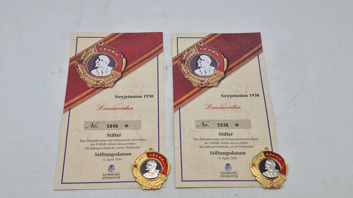 To stk leninordenen med samler certifikat