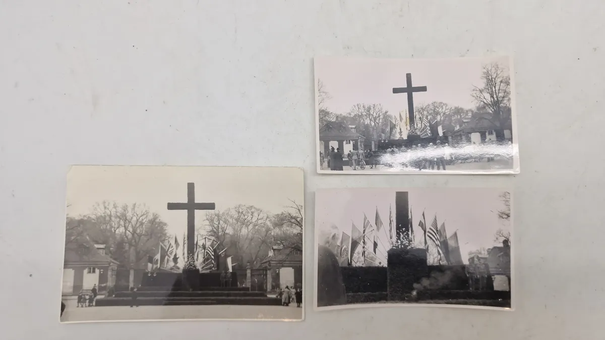 Originale billeder af midlertidigt mindesmærke ved Frederiksberg runddel fra 4 maj 1946