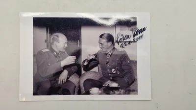 Signeret foto af den danske frivillige Søren Kam