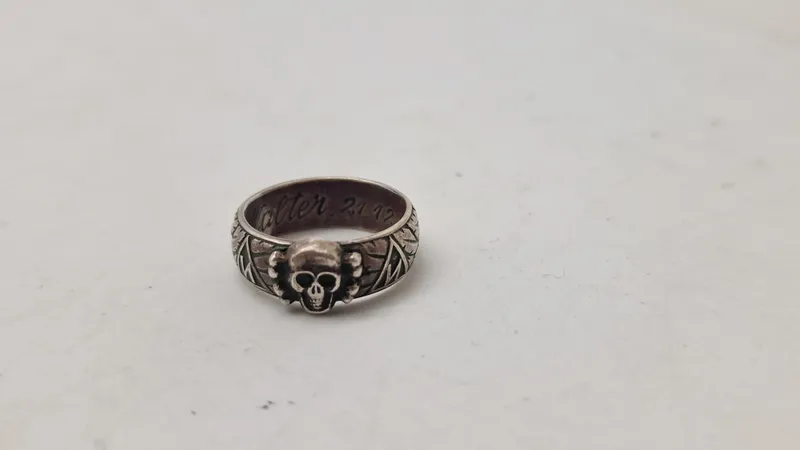 Totenkopf ring, veludført efterkrigs