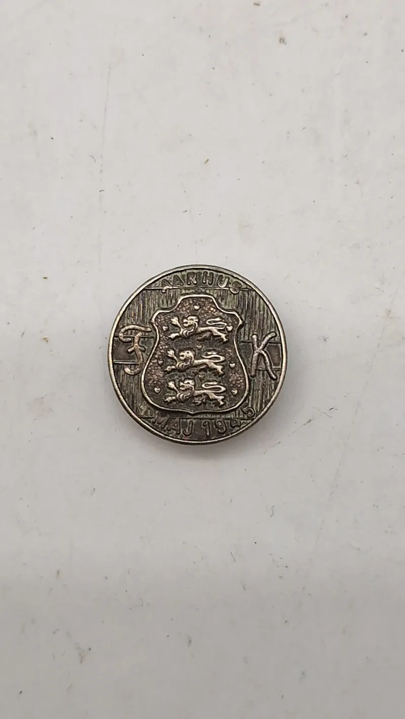 Original revérnål fra den danske modstandsbevægelse i Århus