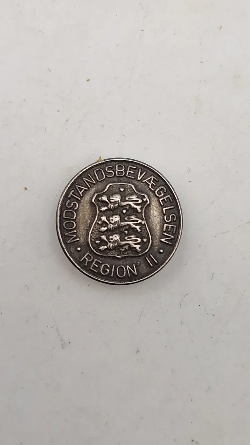 Original revérnål fra modstandsbevægelsens region II