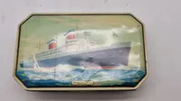 metaldåse, der viser passagerskibet SS United States
. Skibet, også kendt som "The Big U", blev bygget i 1952 og var et berømt amerikansk oceanskib