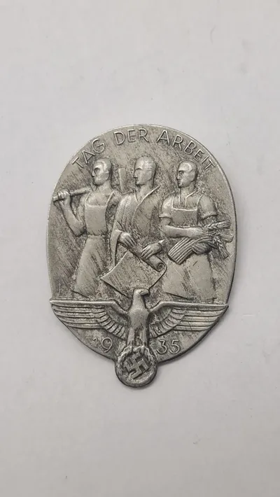 Original “Tag Der Arbeit” tinnie fra 1935