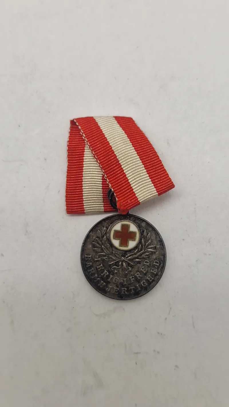Original Dansk Røde Kors medalje for krigshjælp, miniature