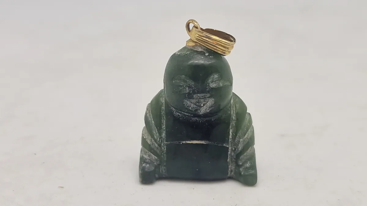 Original jade figur med øje af guld