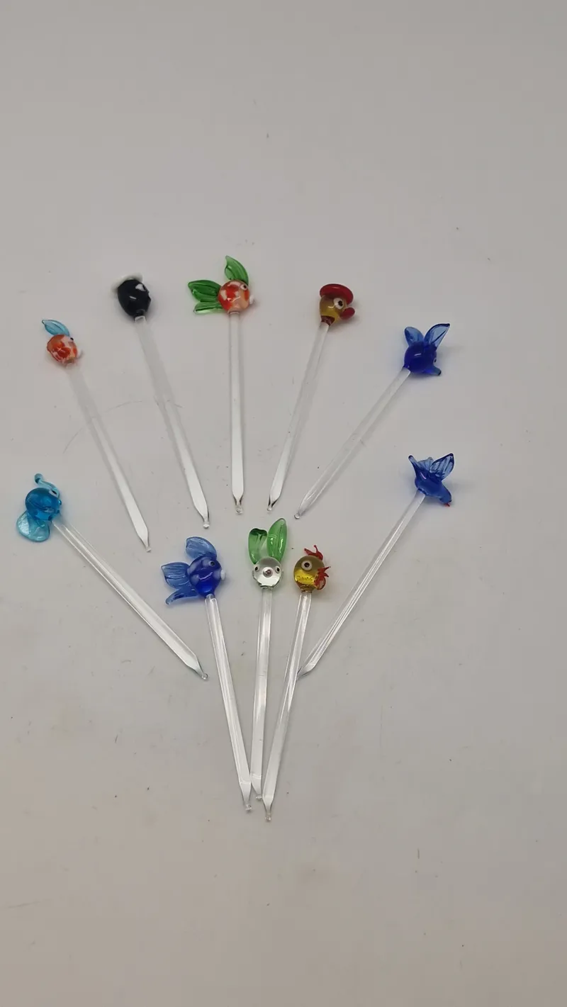 Samling swizzle sticks, også kendt som cocktailstirrer