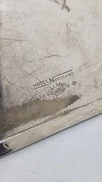 Sjælden lille serveringsbakke fra det berømte “Hotel Norland” hvor der er gode historier fra bl.a. om “Flammen”
