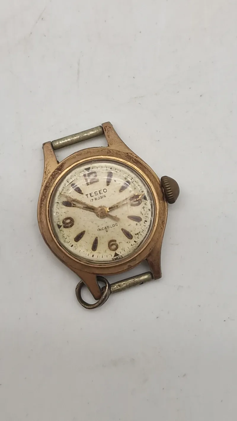 Teseo armbåndsurværk med 17 rubis og Incabloc-stødbeskyttelsessystemet fra tiden omkring ww2