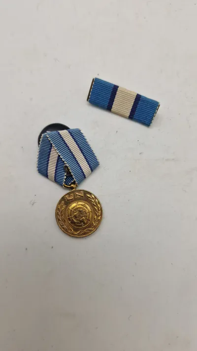 Miniature UN medalje og sild