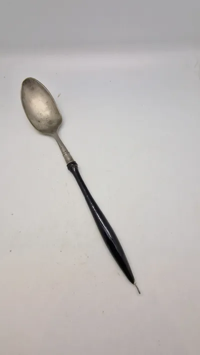 Antik tinske med træ håndtag, 1800 tallet