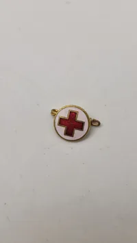 Samling pins med æske