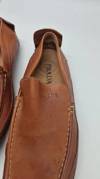 Originalt sæt Prada sko, nypris ca 11000,- - en syning er gået i stykker