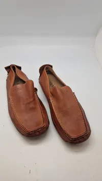 Originalt sæt Prada sko, nypris ca 11000,- - en syning er gået i stykker