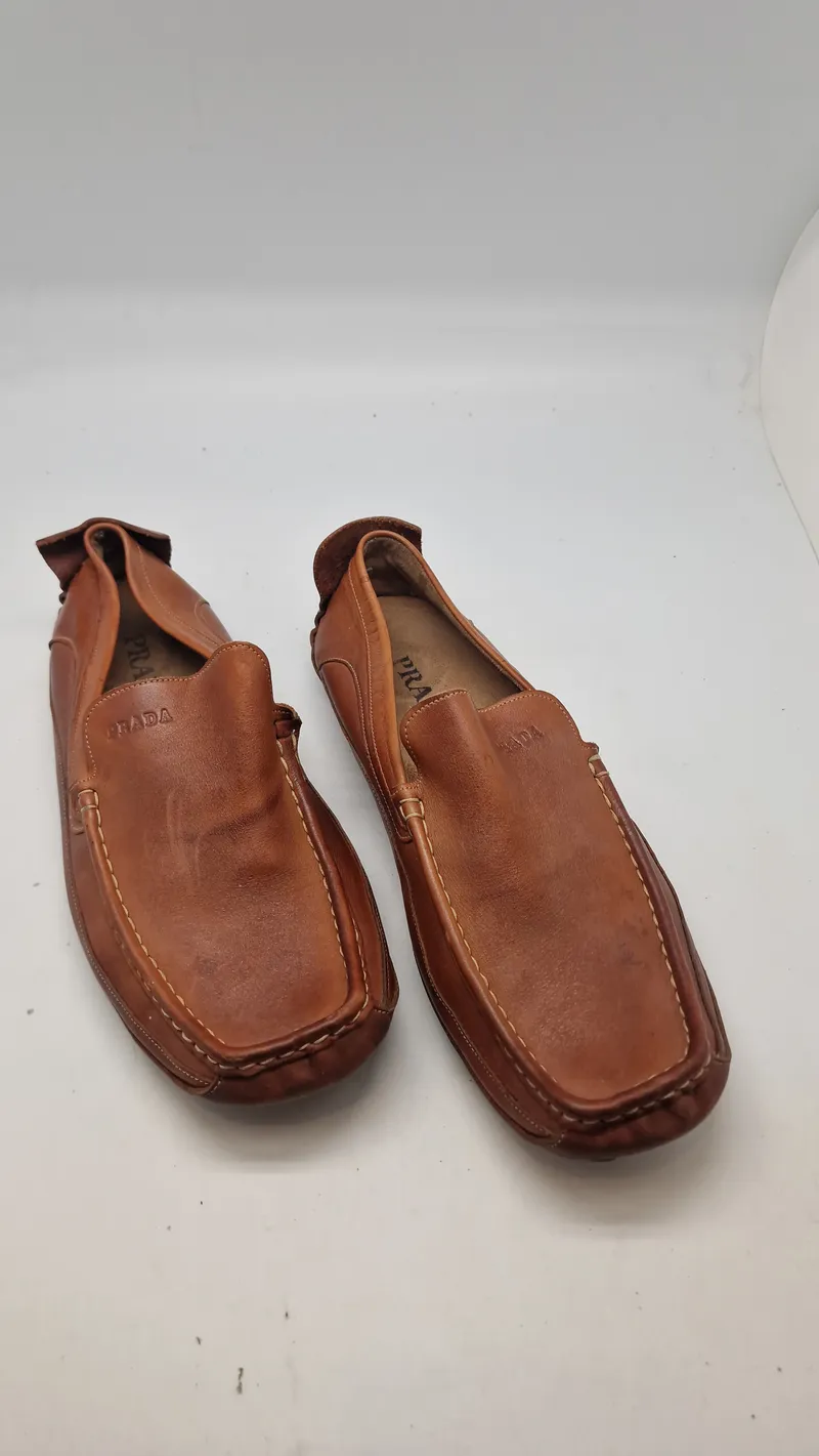 Originalt sæt Prada sko, nypris ca 11000,- - en syning er gået i stykker