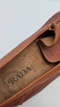 Originalt sæt Prada sko, nypris ca 11000,- - en syning er gået i stykker