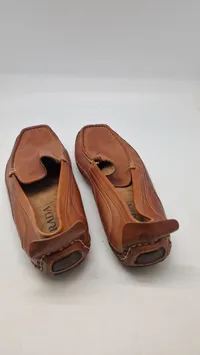 Originalt sæt Prada sko, nypris ca 11000,- - en syning er gået i stykker