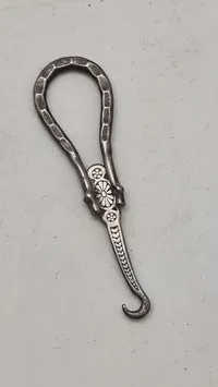 Original veludført “Støvle krog”