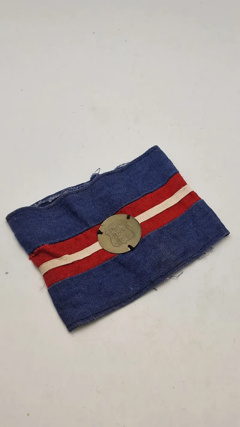 Originalt armbind anvendt af den danske modstandsbevægelse