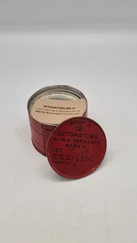 Sjælden original Mills No.36 håndgranaten. Dette er en beholder, der indeholder 12 detonatorer (Tom) - en rigtig nedkastnings ting