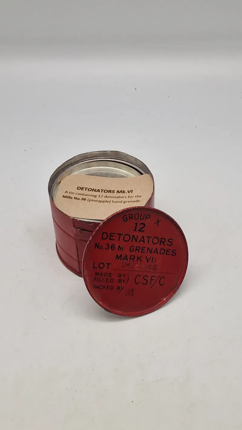 Sjælden original Mills No.36 håndgranaten. Dette er en beholder, der indeholder 12 detonatorer (Tom) - en rigtig nedkastnings ting