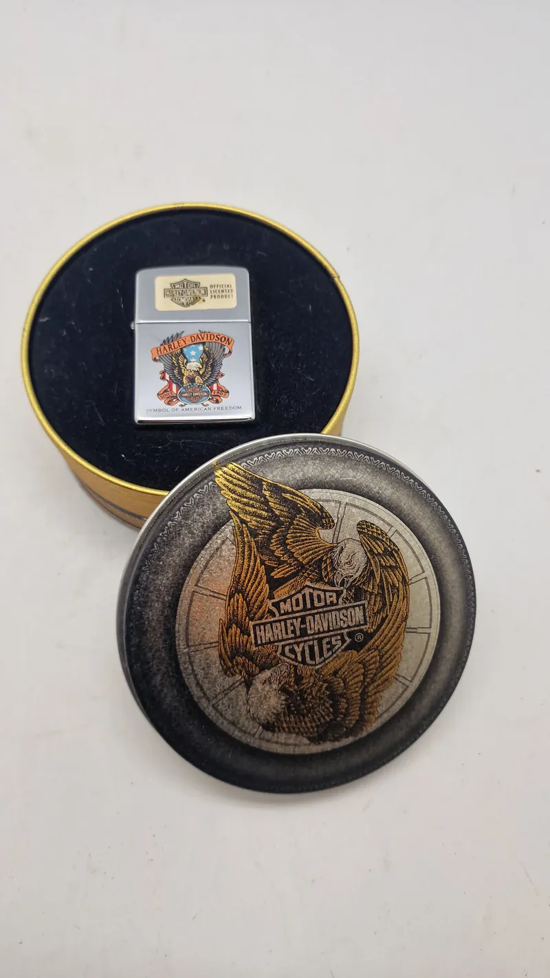 Original Zippo med æske. Begrænset oplag
