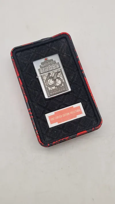 Original Zippo med æske. Begrænset oplag