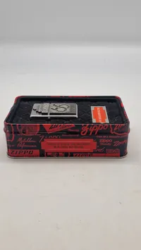 Original Zippo med æske. Begrænset oplag