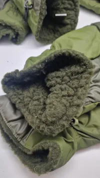 Lot handsker. Forsvaret