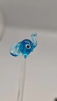 Samling swizzle sticks, også kendt som cocktailstirrer
