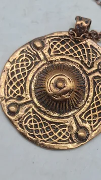 Veludført Museumskopi af Bronzealder/ Vikingetids smykke