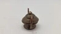 Små te kander lavet af mønter fra tiden omkring ww2