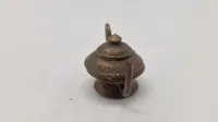 Små te kander lavet af mønter fra tiden omkring ww2