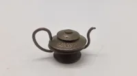 Små te kander lavet af mønter fra tiden omkring ww2