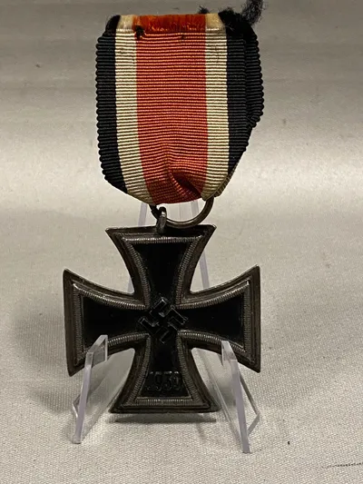 Jernkors af 2.kl - med originalt bånd - kors er Postwar