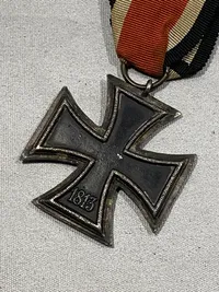 Jernkors af 2.kl - med originalt bånd - kors er Postwar