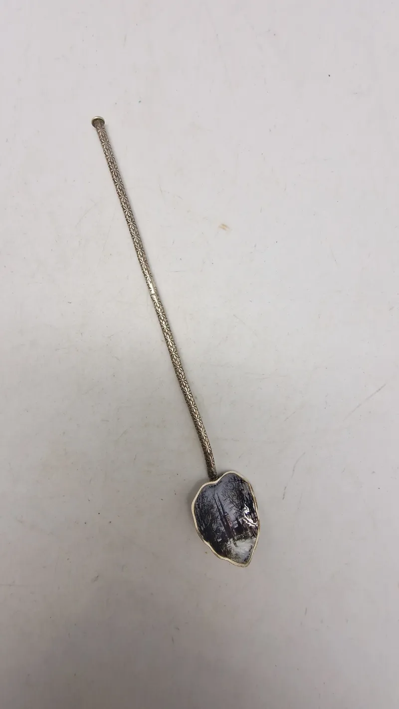 Twist Handle Olive Spoon 800 sølv med motiv fra Lübeck