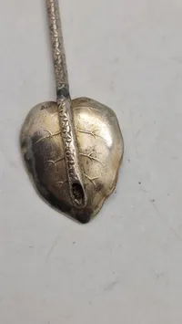 Twist Handle Olive Spoon 800 sølv med motiv fra Lübeck